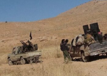 شام میں داعشی بندوق کی نوک پر لوگوں سے پیسے ہتھیاتے ہیں